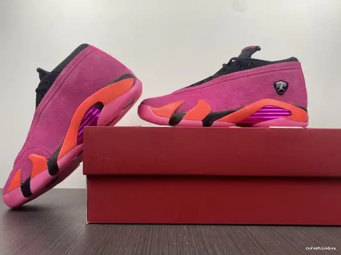 Shocking Retro Low (W) 14 Pink Jordan DH4121-600 0427